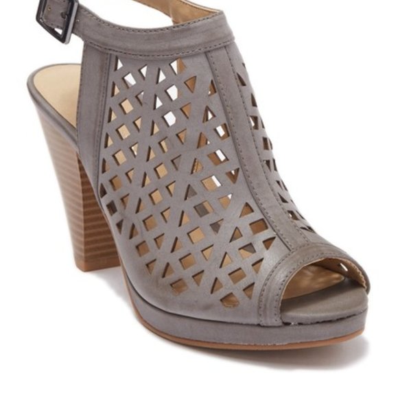 Winning Peep Toe Lasercut Sandal - Picture 2 of 4